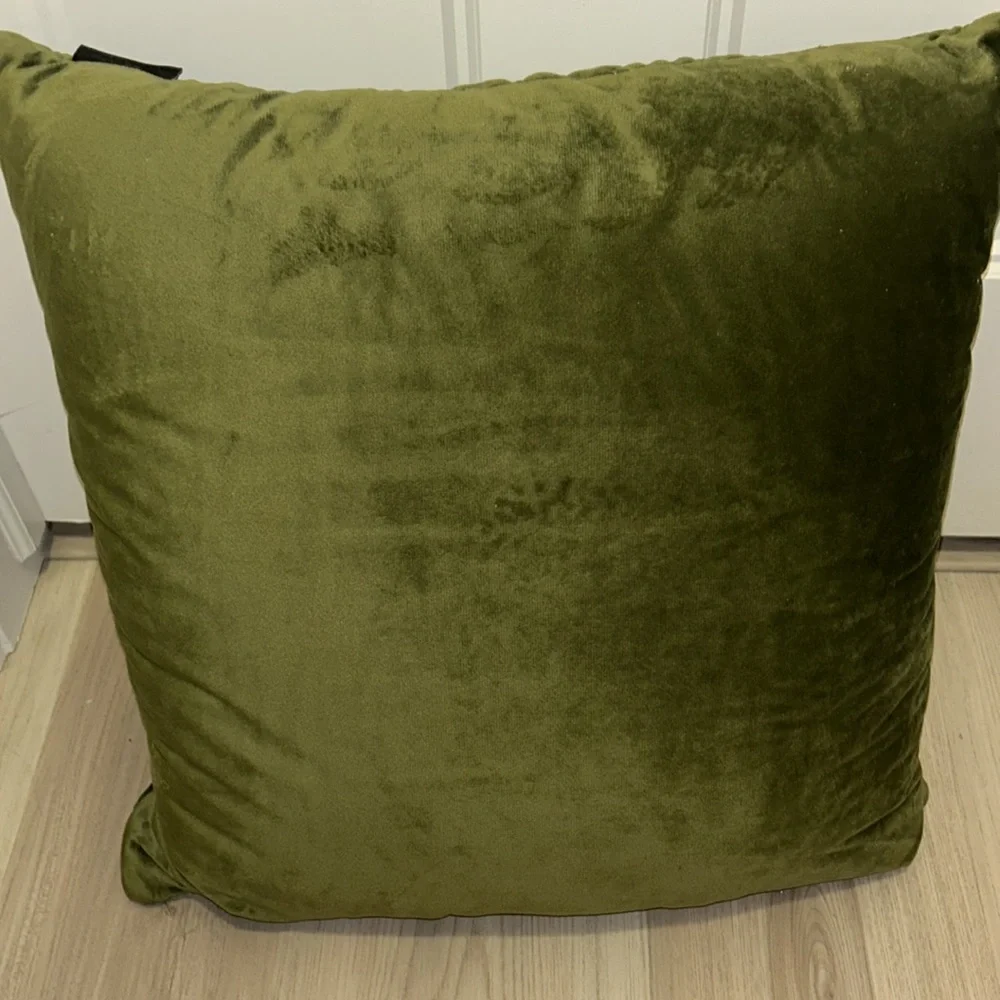 TAHARI HOME Down Alternative Pillows Green NWOT Decorative Plush Textured